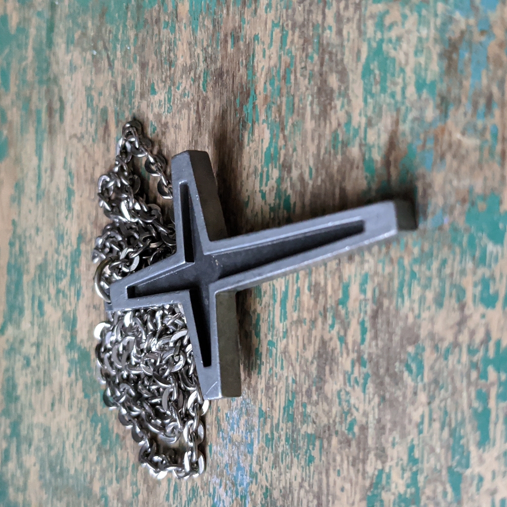 Vintage Pewter Metal Cross Pendant Necklace with Silvertone Link Chain - Picture 2 of 7
